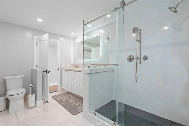 16742 Intrepid Ln, Huntington Beach, CA 92649