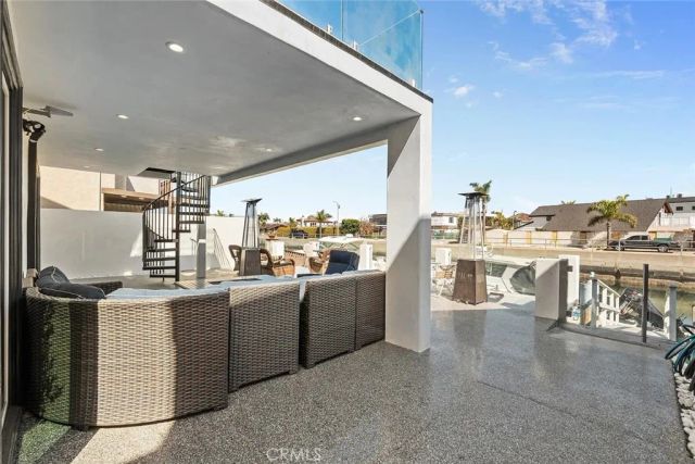 16742 Intrepid Ln, Huntington Beach, CA 92649