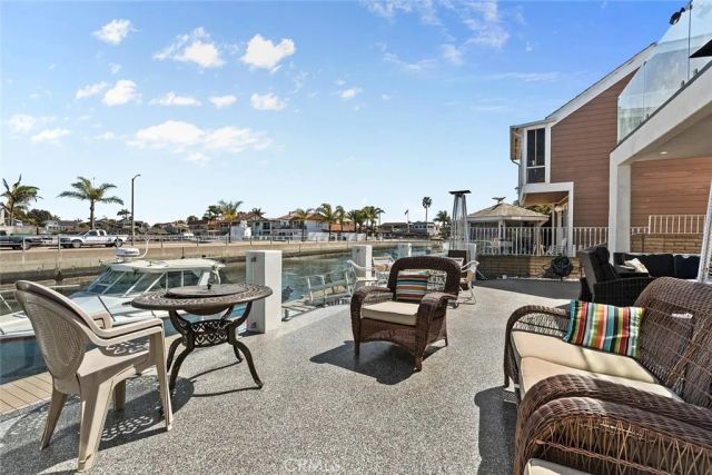 16742 Intrepid Ln, Huntington Beach, CA 92649