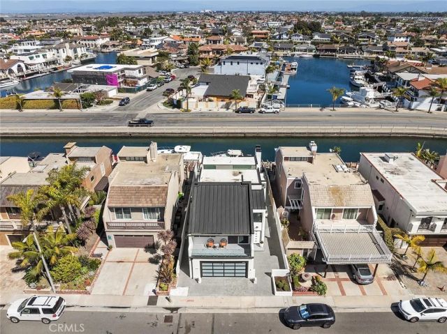 16742 Intrepid Ln, Huntington Beach, CA 92649