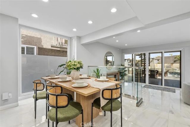 16742 Intrepid Ln, Huntington Beach, CA 92649