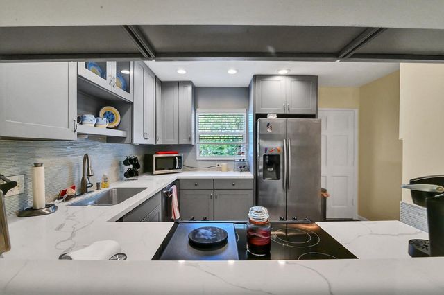 1432 S Lakeside Drive 2, Lake Worth Beach, FL 33460