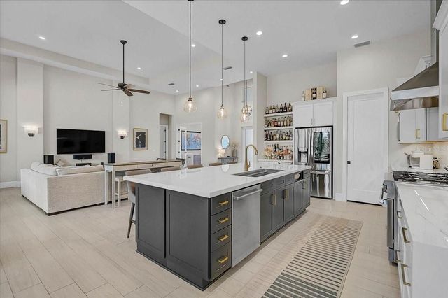 960 HIGHLAND CIRCLE, Nokomis, FL 34275