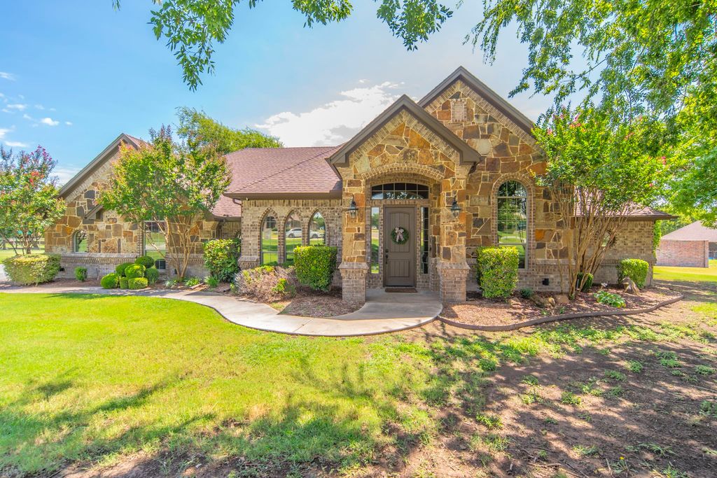 116 Sandstone Lane, Weatherford, TX 76085