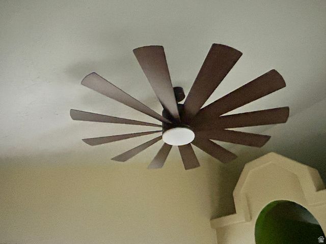 16 W 780 S, Centerville, UT 84014