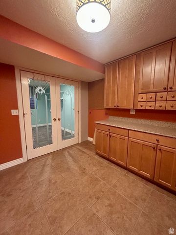 16 W 780 S, Centerville, UT 84014