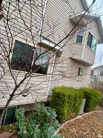 16 W 780 S, Centerville, UT 84014