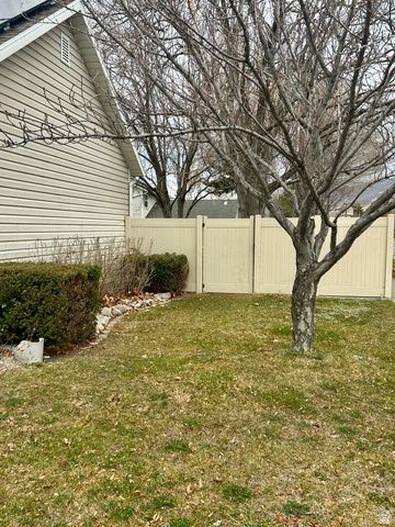 16 W 780 S, Centerville, UT 84014