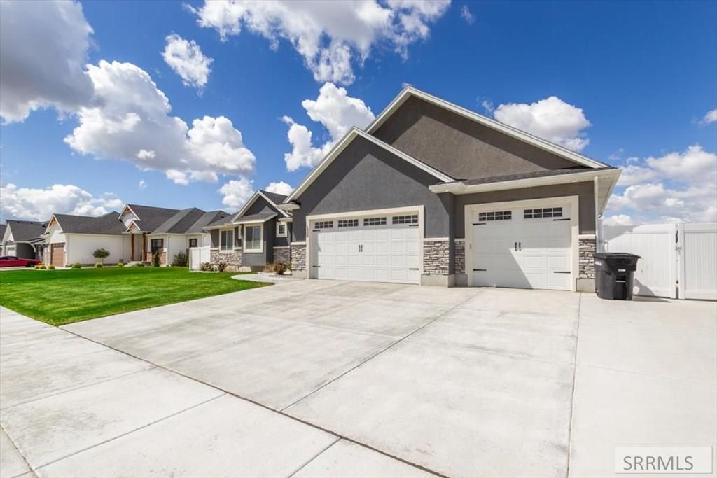 Image 2 of property listing at 1952 47th Street, Ammon, ID 83401
