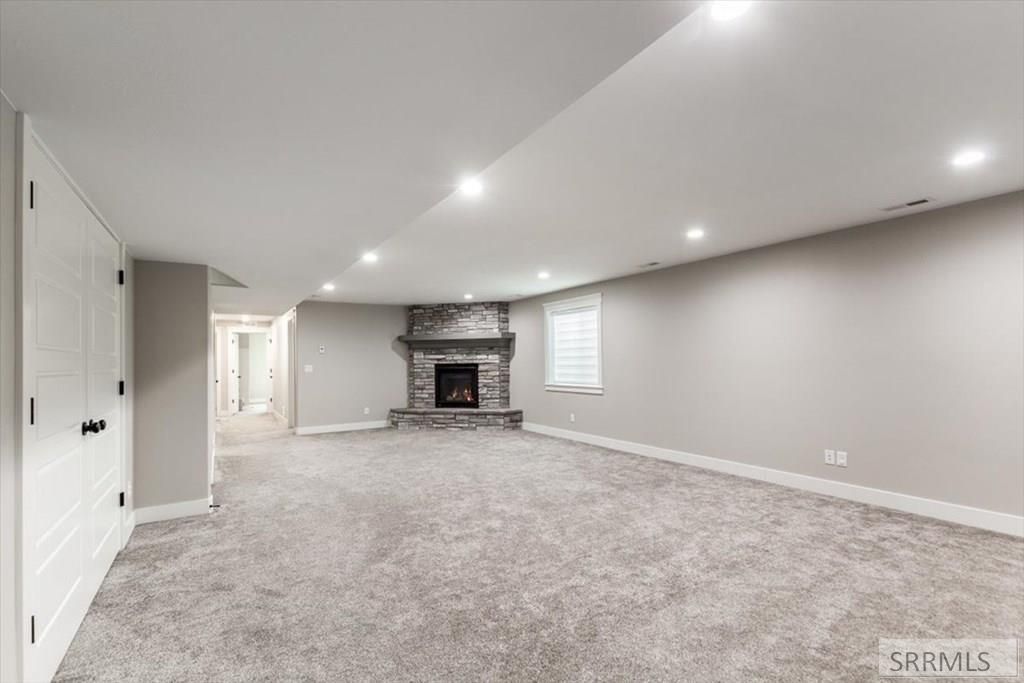 Image 27 of property listing at 1952 47th Street, Ammon, ID 83401