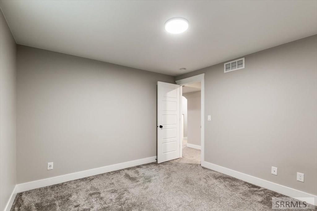 Image 28 of property listing at 1952 47th Street, Ammon, ID 83401