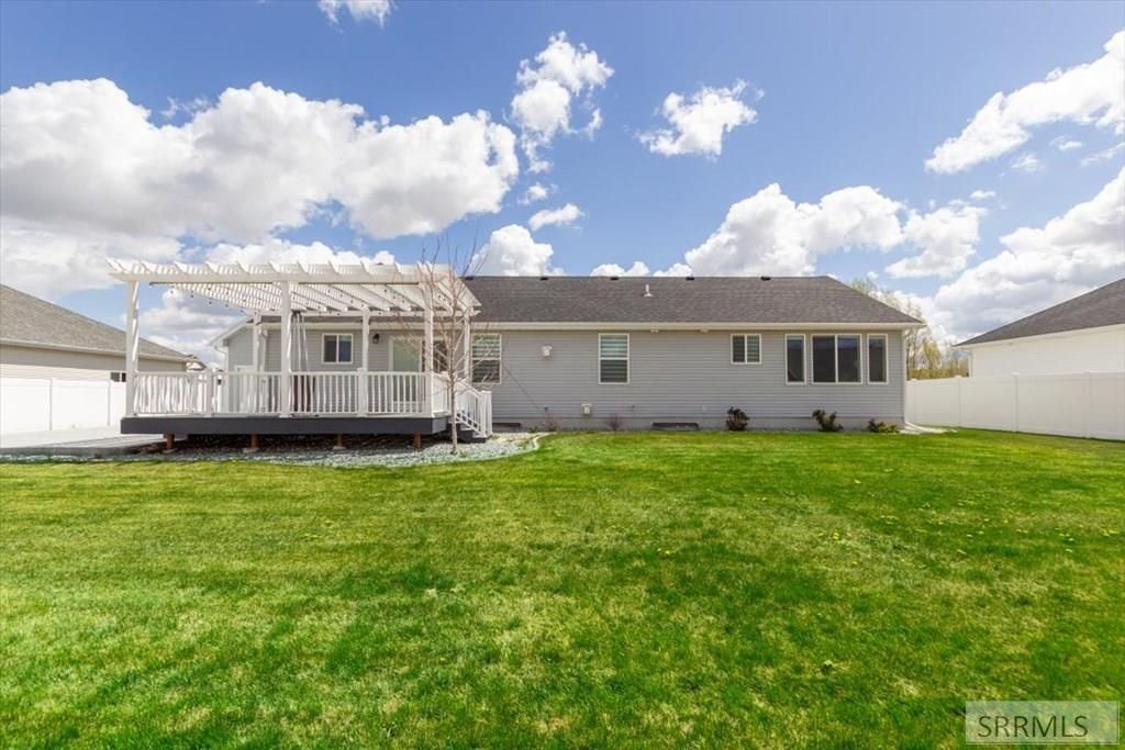 Image 36 of property listing at 1952 47th Street, Ammon, ID 83401