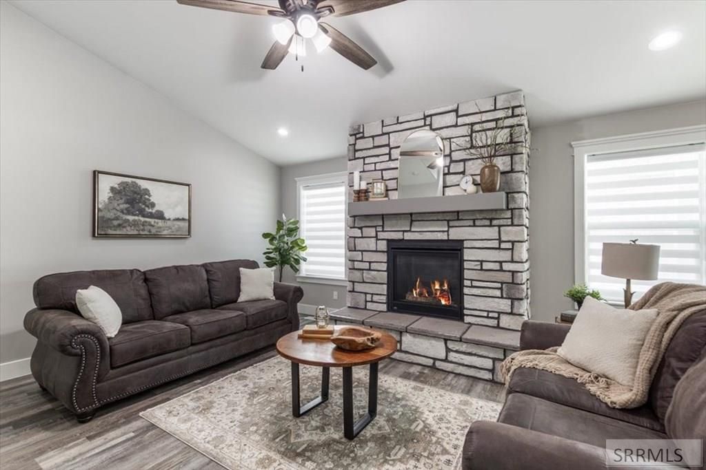 Image 4 of property listing at 1952 47th Street, Ammon, ID 83401