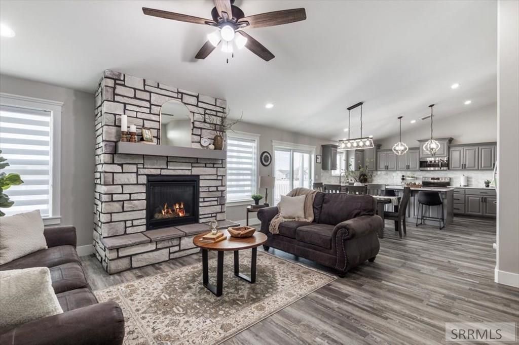 Image 5 of property listing at 1952 47th Street, Ammon, ID 83401