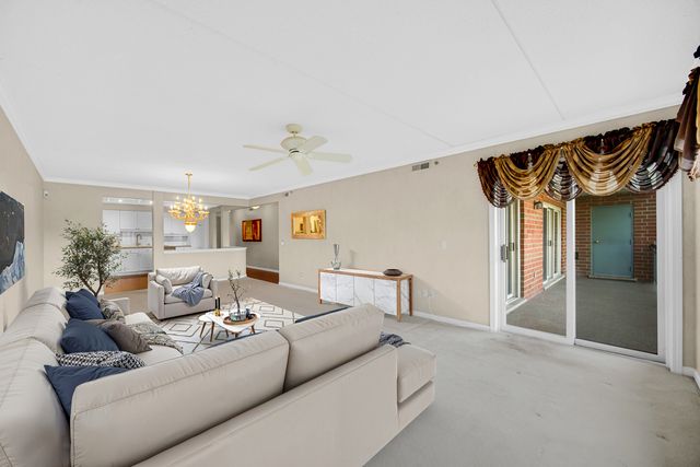 730 Creekside Drive 405C, Mount Prospect, IL 60056