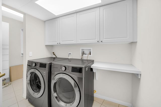 730 Creekside Drive 405C, Mount Prospect, IL 60056