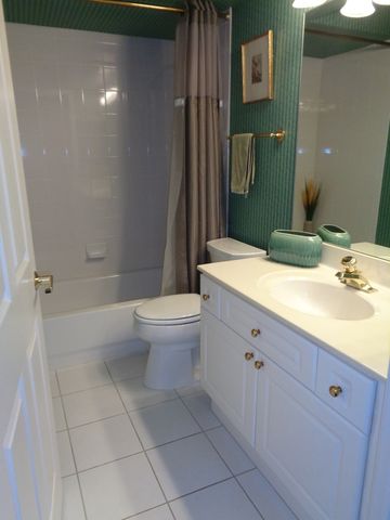 730 Creekside Drive 405C, Mount Prospect, IL 60056