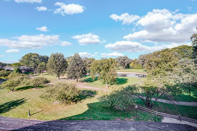 730 Creekside Drive 405C, Mount Prospect, IL 60056