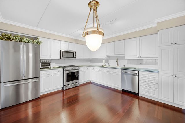 730 Creekside Drive 405C, Mount Prospect, IL 60056