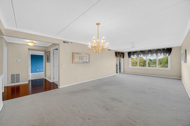 730 Creekside Drive 405C, Mount Prospect, IL 60056