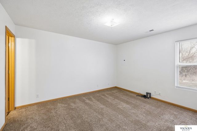 526 Lamont Drive, Lincoln, NE 68528
