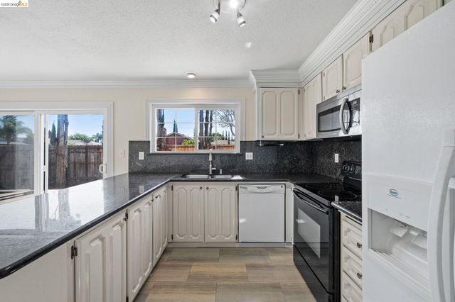 2 Viking Way, Pittsburg, CA 94565