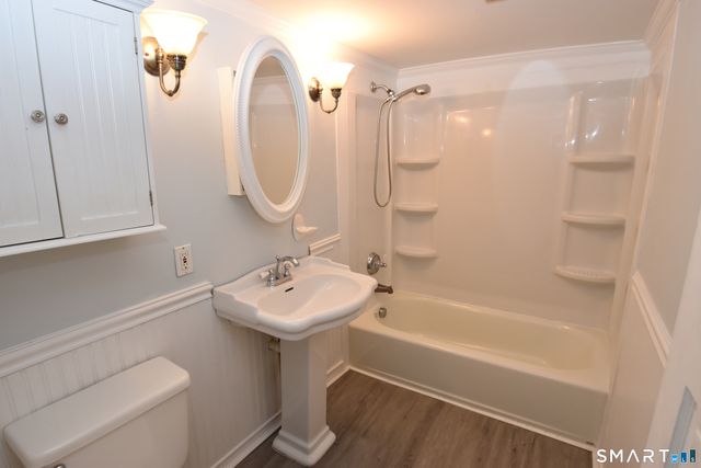 298 Naubuc Avenue, Glastonbury, CT 06033