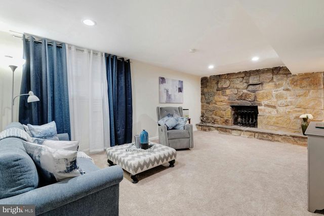 900 E TANTALLON DR, Fort Washington, MD 20744