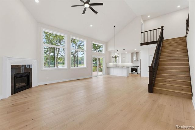 2934 W Walton Boulevard, Waterford, MI 48329