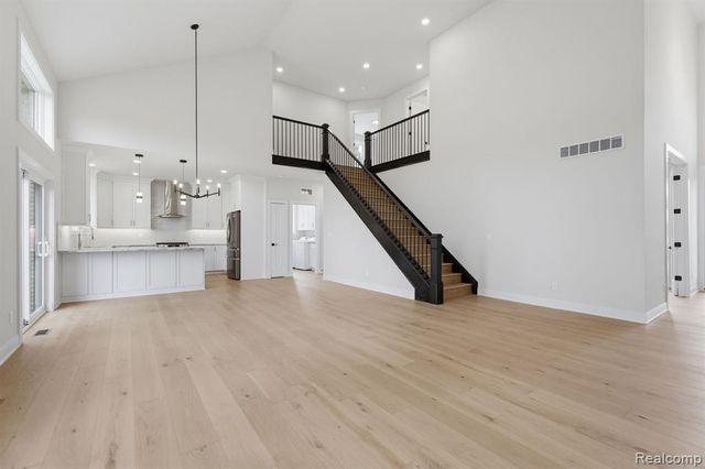 2934 W Walton Boulevard, Waterford, MI 48329