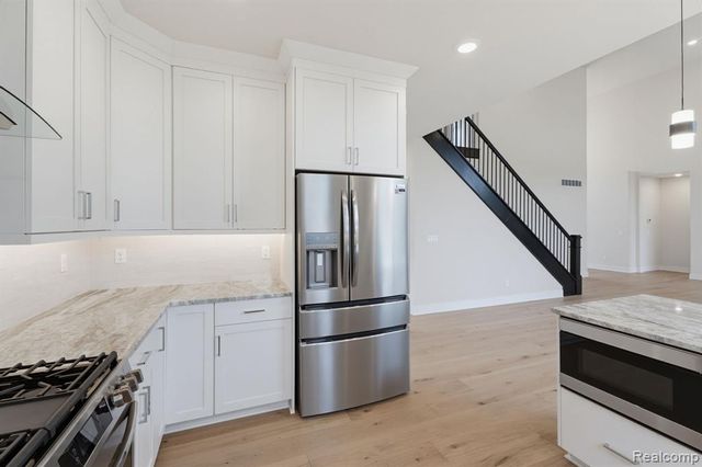 2934 W Walton Boulevard, Waterford, MI 48329