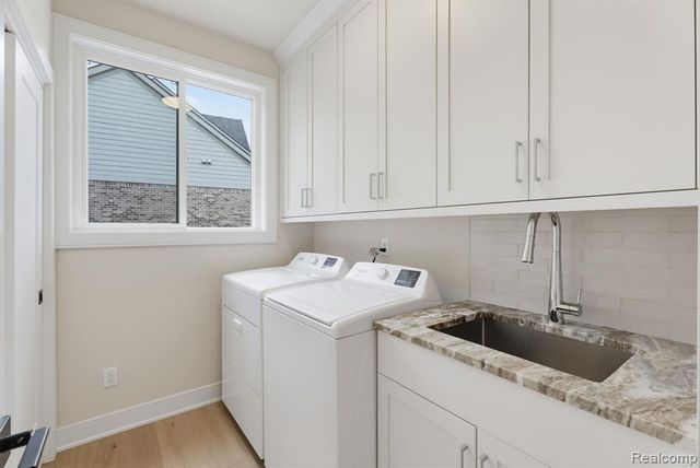 2934 W Walton Boulevard, Waterford, MI 48329