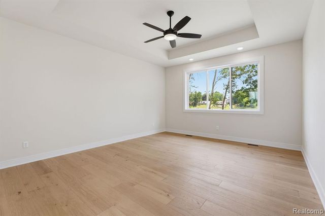 2934 W Walton Boulevard, Waterford, MI 48329
