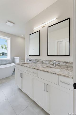 2934 W Walton Boulevard, Waterford, MI 48329