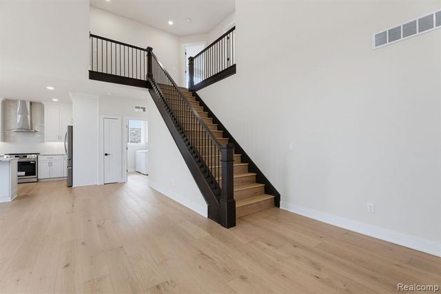 2934 W Walton Boulevard, Waterford, MI 48329