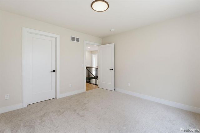 2934 W Walton Boulevard, Waterford, MI 48329