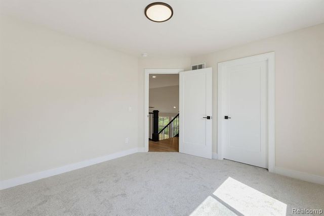 2934 W Walton Boulevard, Waterford, MI 48329