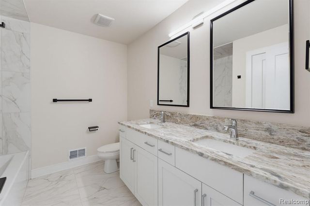 2934 W Walton Boulevard, Waterford, MI 48329