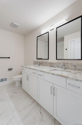 2934 W Walton Boulevard, Waterford, MI 48329