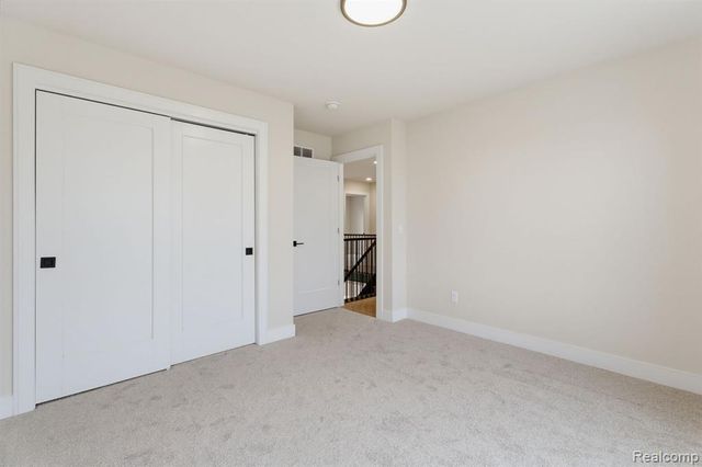 2934 W Walton Boulevard, Waterford, MI 48329