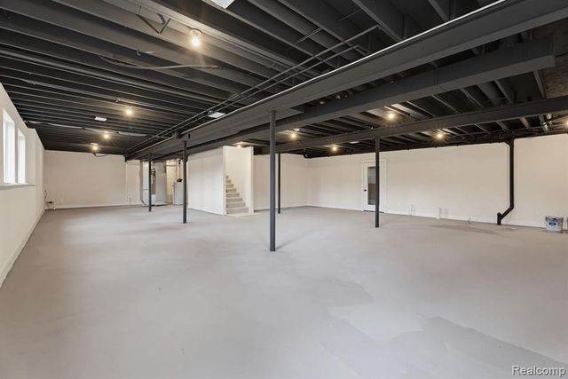 2934 W Walton Boulevard, Waterford, MI 48329