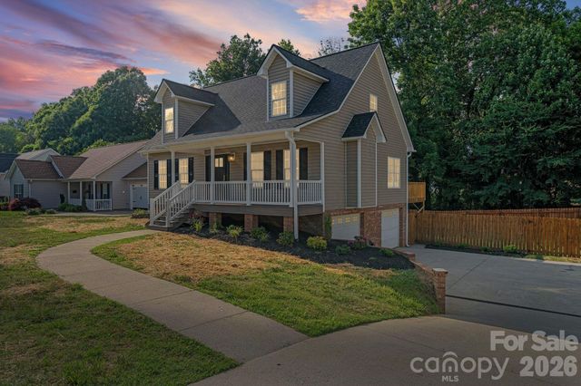 2751 Bridgeport Drive, Winston Salem, NC 27103