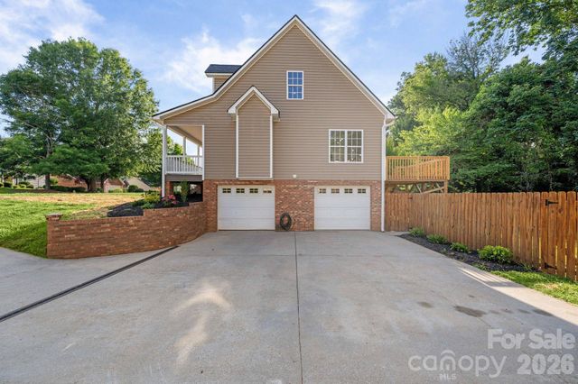 2751 Bridgeport Drive, Winston Salem, NC 27103