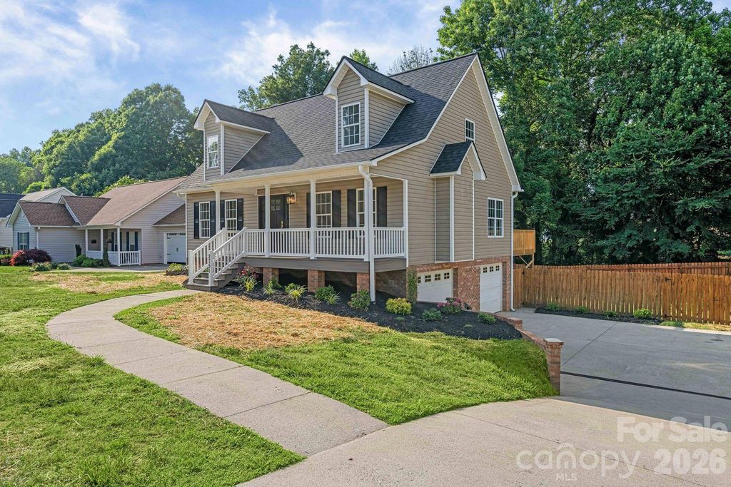 2751 Bridgeport Drive, Winston Salem, NC 27103