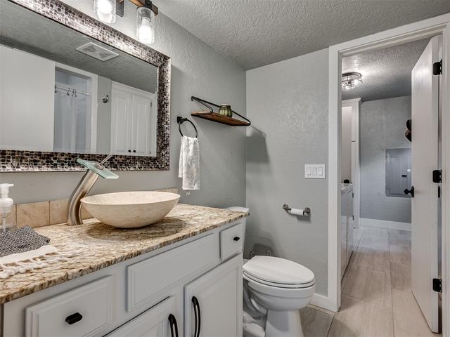 9813 SW 104th Street, Mustang, OK 73064