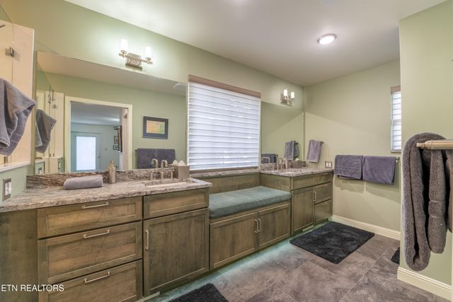 124 Hartford Village Way, Kingston, TN 37763