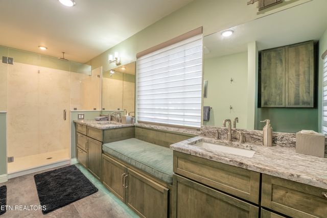 124 Hartford Village Way, Kingston, TN 37763