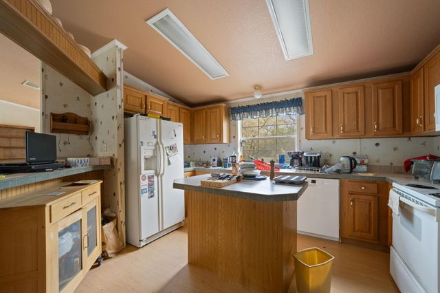 1319 County Road C, Lexington, TX 78947