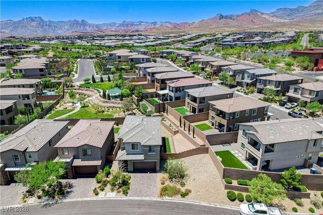 689 Rogue Wave Street, Las Vegas, NV 89138