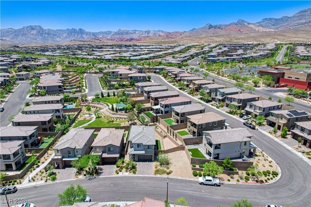 689 Rogue Wave Street, Las Vegas, NV 89138